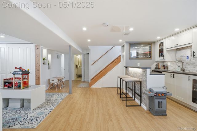 65 W Elmwood Avenue, Clawson, MI 48017