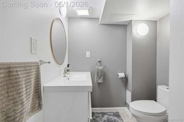 65 W Elmwood Avenue, Clawson, MI 48017