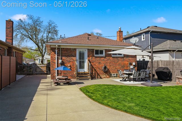 65 W Elmwood Avenue, Clawson, MI 48017