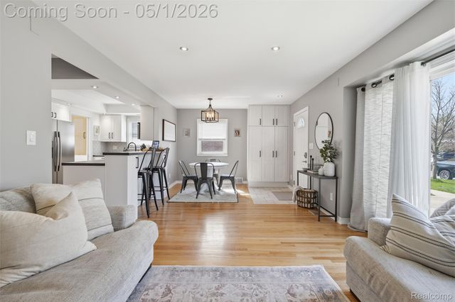 65 W Elmwood Avenue, Clawson, MI 48017