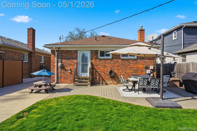 65 W Elmwood Avenue, Clawson, MI 48017
