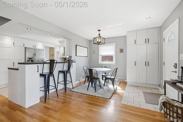 65 W Elmwood Avenue, Clawson, MI 48017