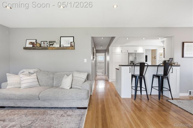 65 W Elmwood Avenue, Clawson, MI 48017