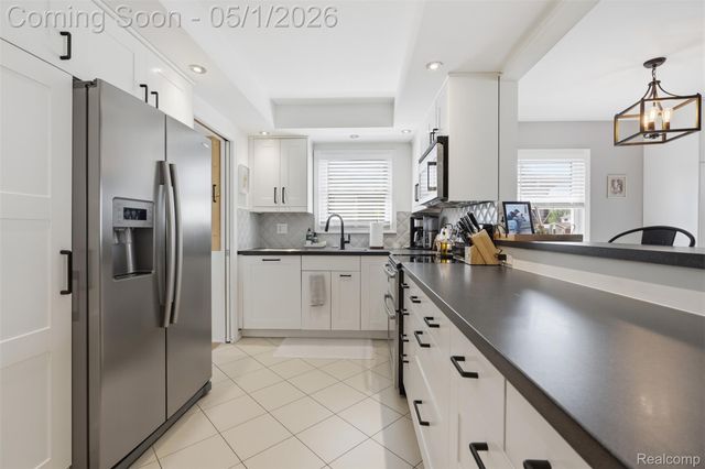 65 W Elmwood Avenue, Clawson, MI 48017
