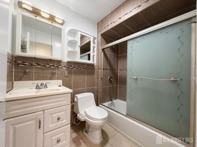 10 Brook Hollow Road, Piscataway, NJ 08854