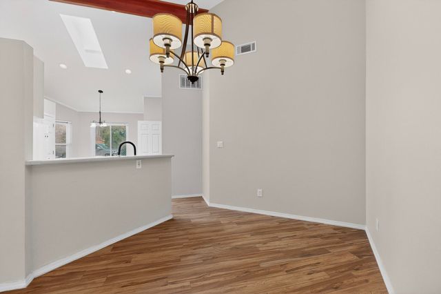 5404 Roanoke Avenue NW, Albuquerque, NM 87120