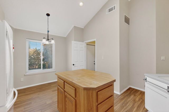 5404 Roanoke Avenue NW, Albuquerque, NM 87120