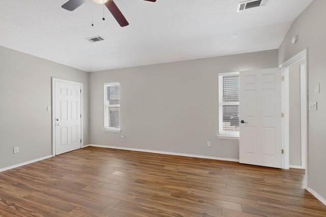 5404 Roanoke Avenue NW, Albuquerque, NM 87120