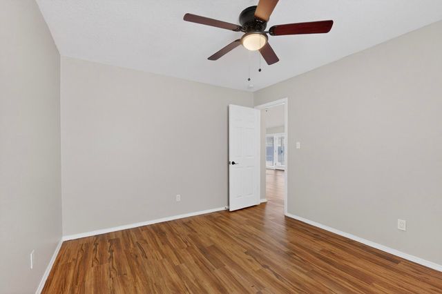 5404 Roanoke Avenue NW, Albuquerque, NM 87120