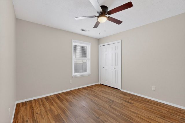 5404 Roanoke Avenue NW, Albuquerque, NM 87120