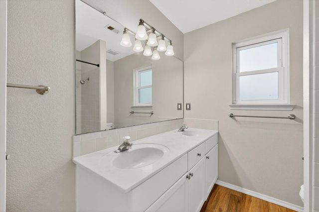 5404 Roanoke Avenue NW, Albuquerque, NM 87120