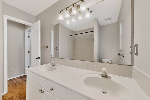 5404 Roanoke Avenue NW, Albuquerque, NM 87120