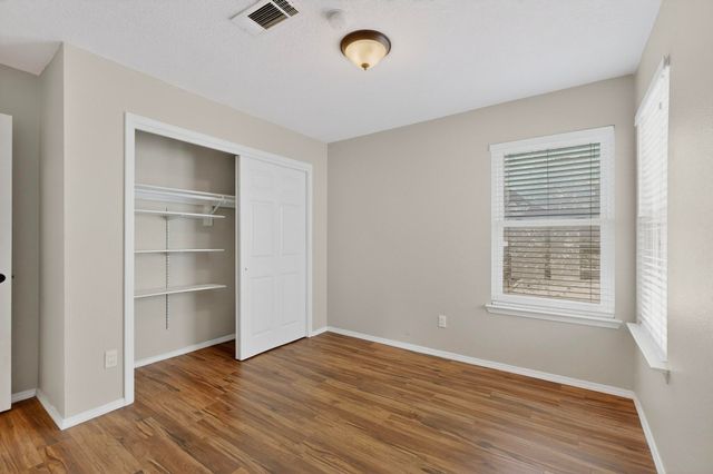 5404 Roanoke Avenue NW, Albuquerque, NM 87120