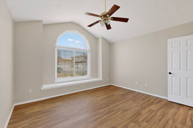 5404 Roanoke Avenue NW, Albuquerque, NM 87120