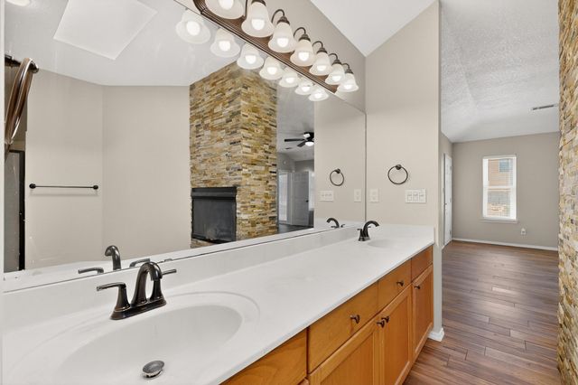 5404 Roanoke Avenue NW, Albuquerque, NM 87120