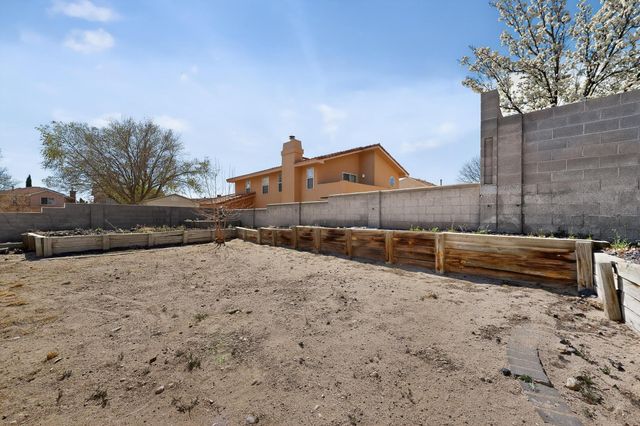 5404 Roanoke Avenue NW, Albuquerque, NM 87120