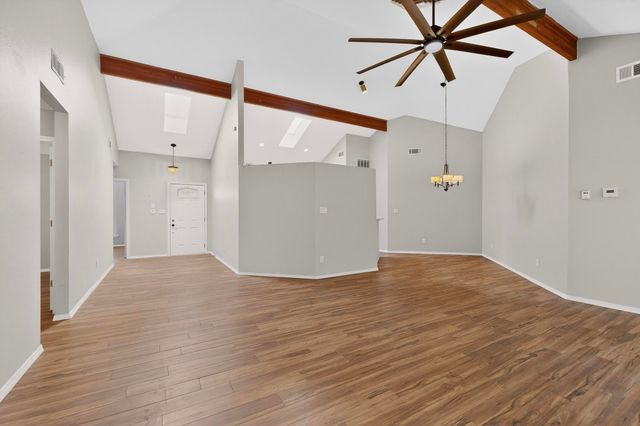 5404 Roanoke Avenue NW, Albuquerque, NM 87120