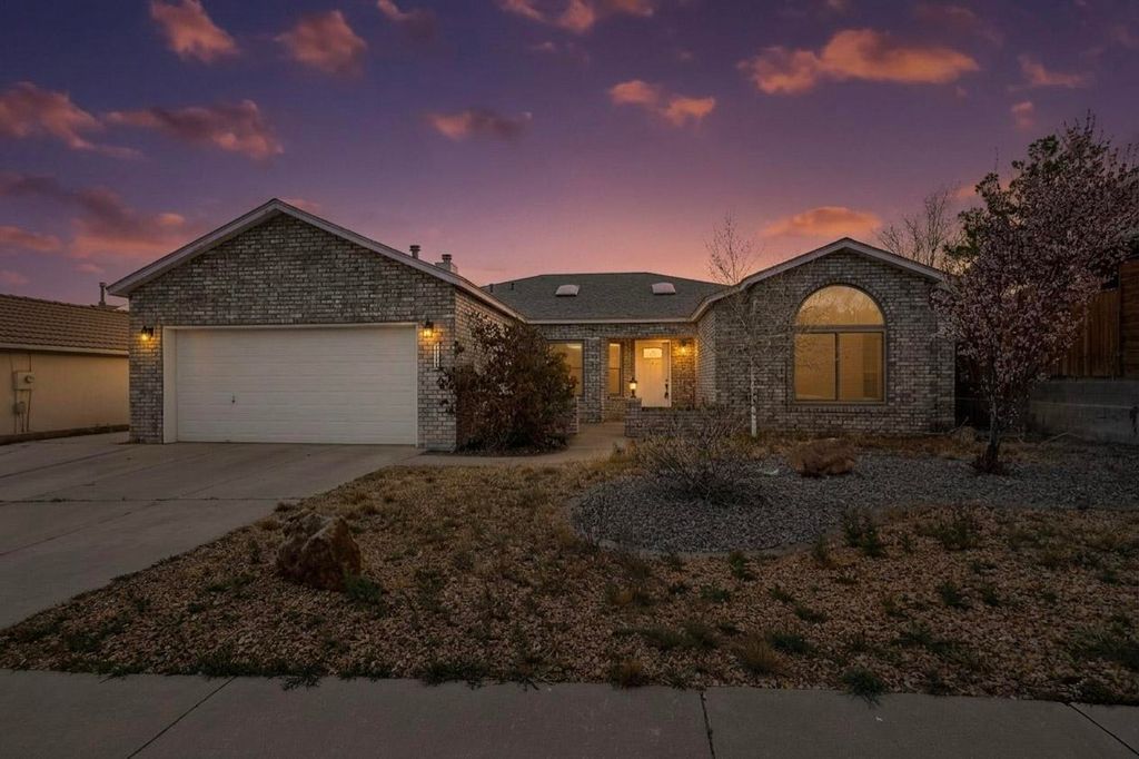 5404 Roanoke Avenue NW, Albuquerque, NM 87120