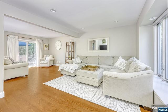 95 Spruce Street, Midland Park, NJ 07432