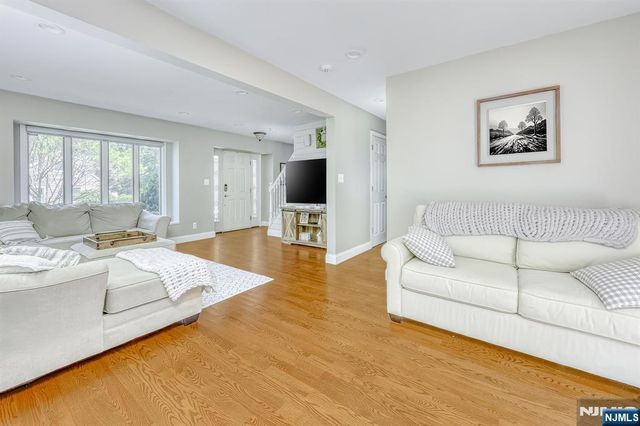 95 Spruce Street, Midland Park, NJ 07432