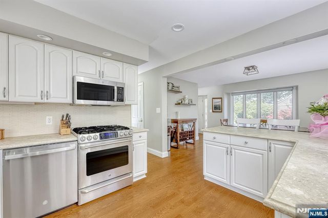 95 Spruce Street, Midland Park, NJ 07432