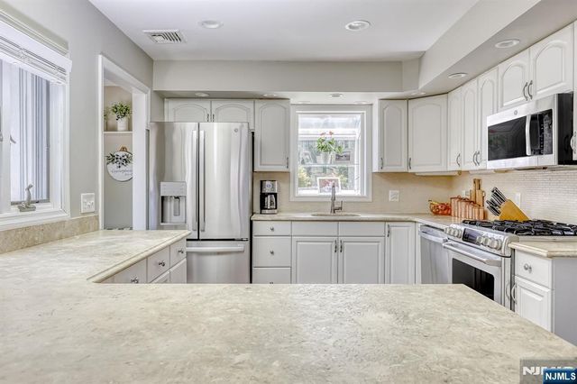 95 Spruce Street, Midland Park, NJ 07432