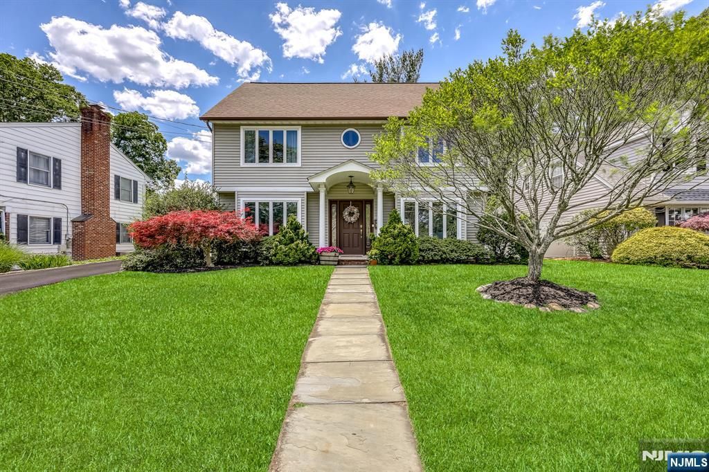 95 Spruce Street, Midland Park, NJ 07432