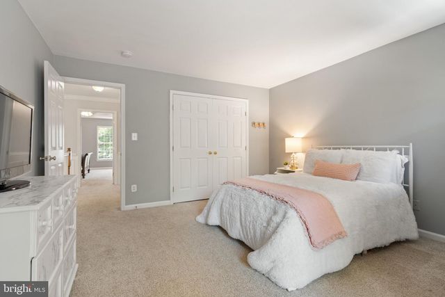 42702 MIDDLE RIDGE PL, Broadlands, VA 20148