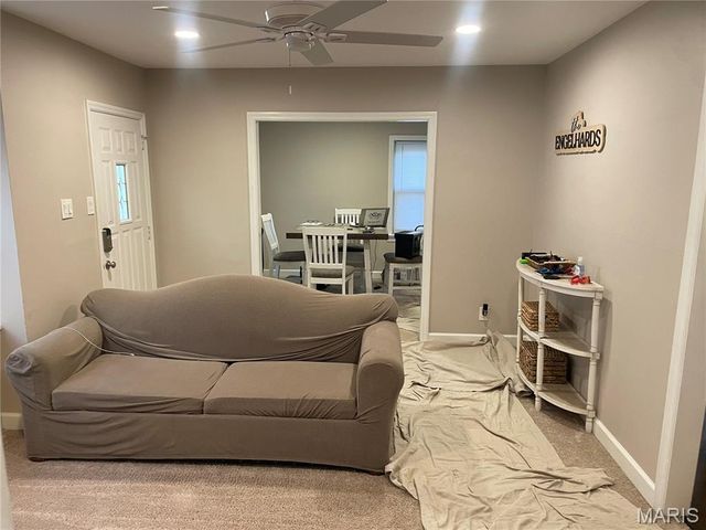 10464 San Carlos Lane, St Ann, MO 63074