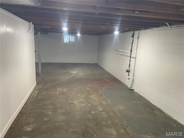 10464 San Carlos Lane, St Ann, MO 63074