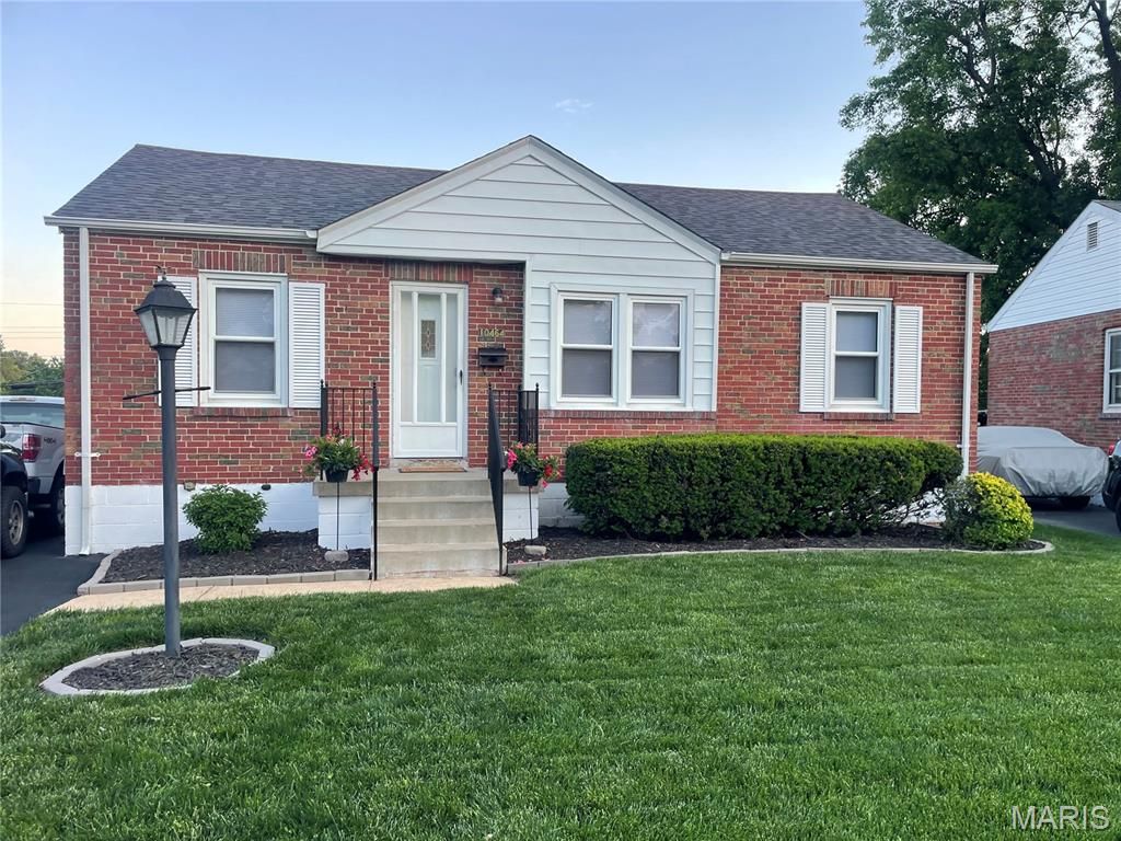 10464 San Carlos Lane, St Ann, MO 63074