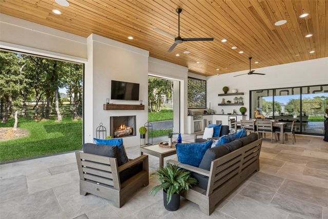 901 Hat Creek Court, Bartonville, TX 76226