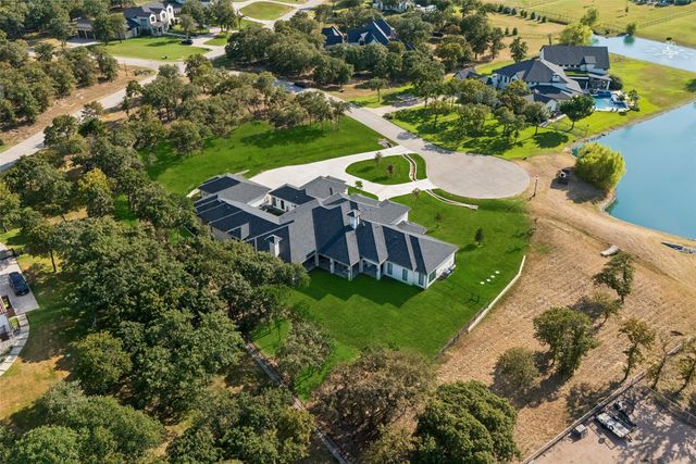 901 Hat Creek Court, Bartonville, TX 76226