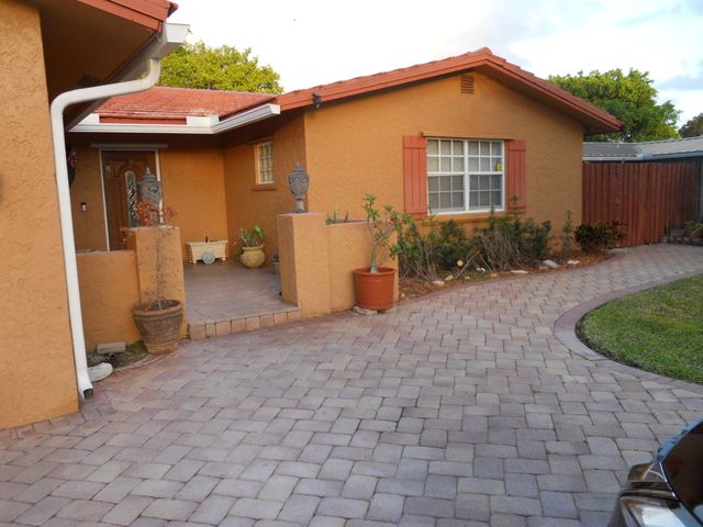 2755 NW 84th Avenue, Coral Springs, FL 33065