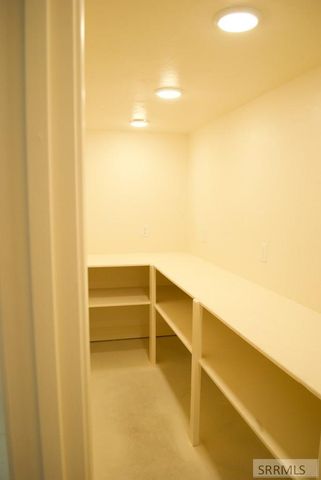 5113 Ryanne Way, Iona, ID 83427