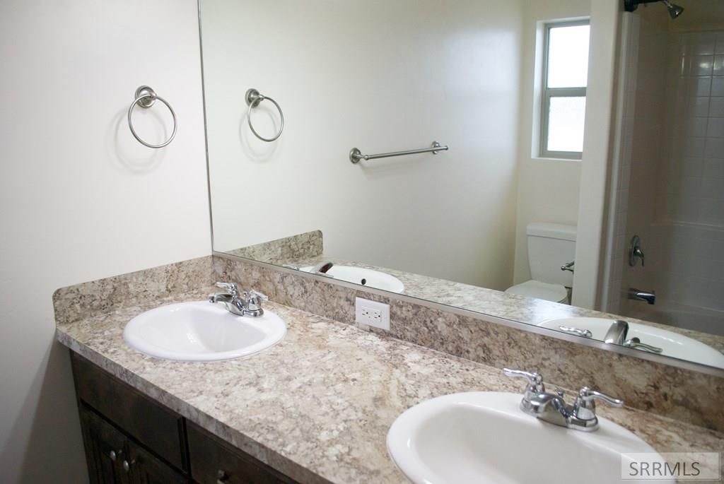 Image 10 of property listing at 5113 Ryanne Way, Iona, ID 83427