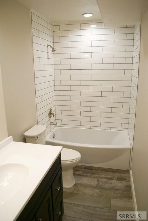 Image 17 of property listing at 5113 Ryanne Way, Iona, ID 83427