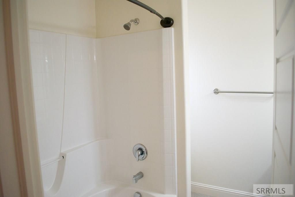 Image 9 of property listing at 5113 Ryanne Way, Iona, ID 83427