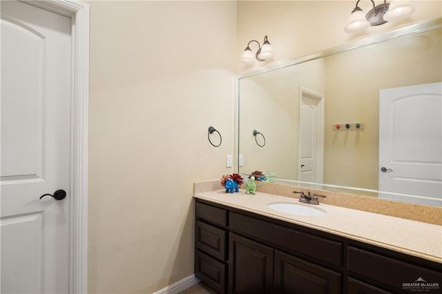 820 S 6th Street, Mcallen, TX 78501