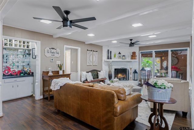 202 S Houston, Edgewood, TX 75117