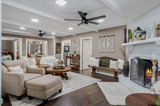 202 S Houston, Edgewood, TX 75117