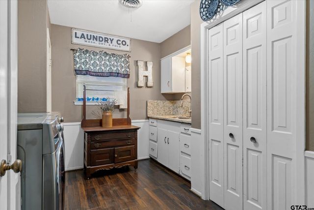 202 S Houston, Edgewood, TX 75117