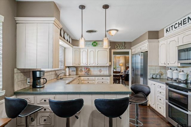 202 S Houston, Edgewood, TX 75117