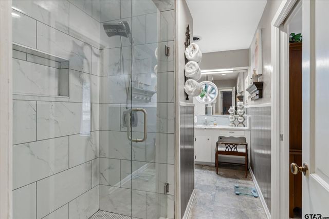 202 S Houston, Edgewood, TX 75117