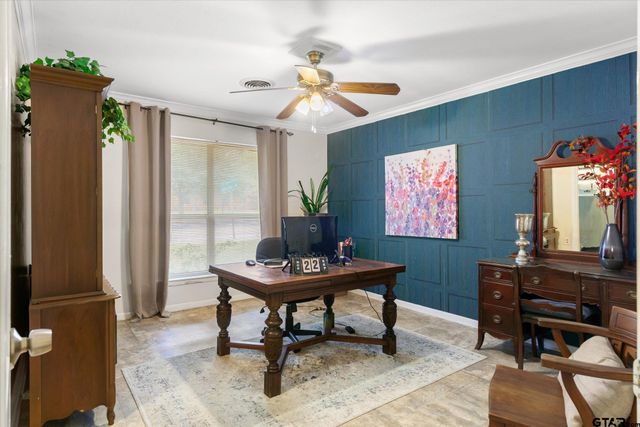 202 S Houston, Edgewood, TX 75117