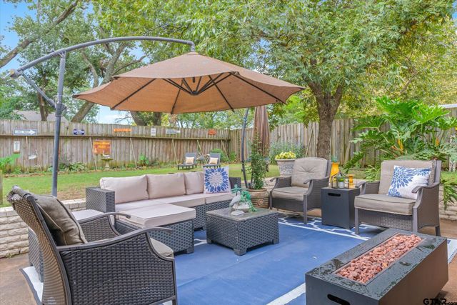 202 S Houston, Edgewood, TX 75117