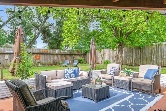 202 S Houston, Edgewood, TX 75117
