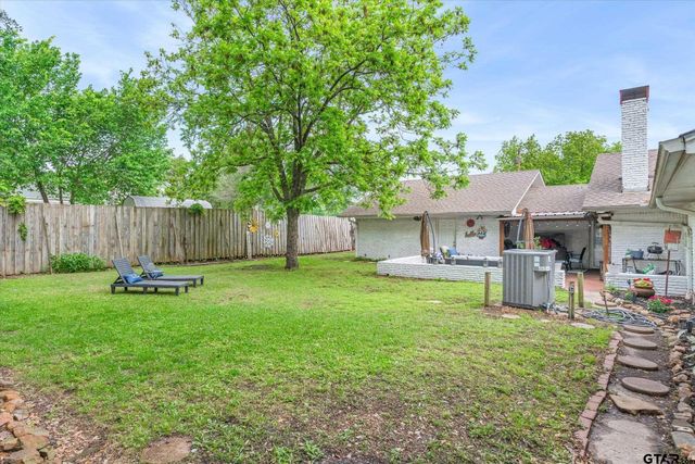 202 S Houston, Edgewood, TX 75117
