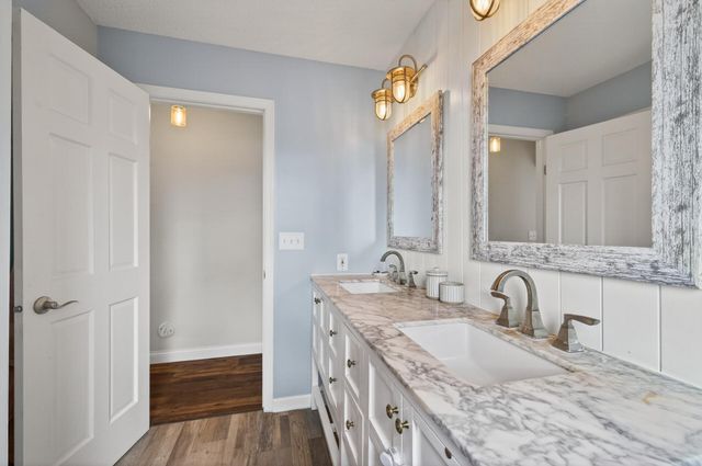 5515 157th Way N, Hugo, MN 55038