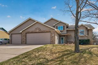 5515 157th Way N, Hugo, MN 55038